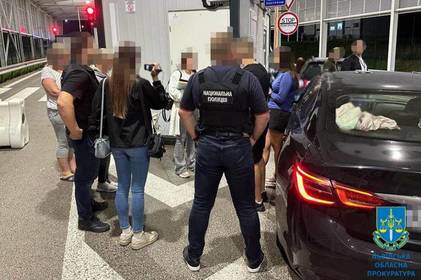 У Львові поліція затримала сутенерку з Вінниці: жінка вивозила дівчат до Швеції