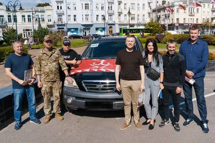 Гуманітарний штаб не залишає без підтримки військових: новий автомобіль на Запорізький напрямок