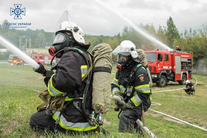 Вінницькі рятувальники тренувались гасити масштабну пожежу на підприємстві