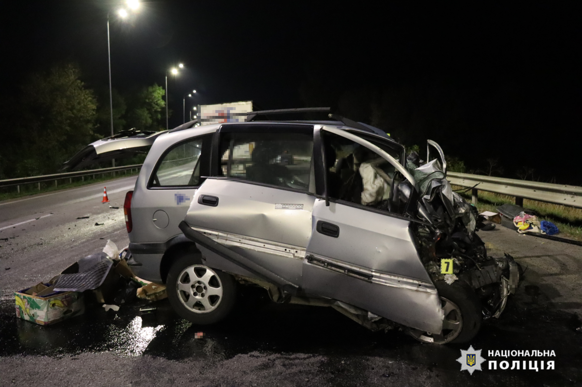 На об’їзній дорозі Вінниці сталася жахлива ДТП: водійка зі Львова померла на місці