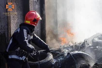 Горіло сміття, автомобільні шини, надвірна споруда: минулої доби на Вінниччині рятувальники ліквідували 21 пожежу