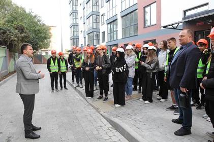 Майбутні фахівці відвідали новий житловий будинок у Вінниці: навчальна екскурсія та важливі навички для майбутньої роботи