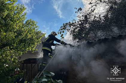 У Вінниці горів гараж: рятувальники оперативно погасили пожежу