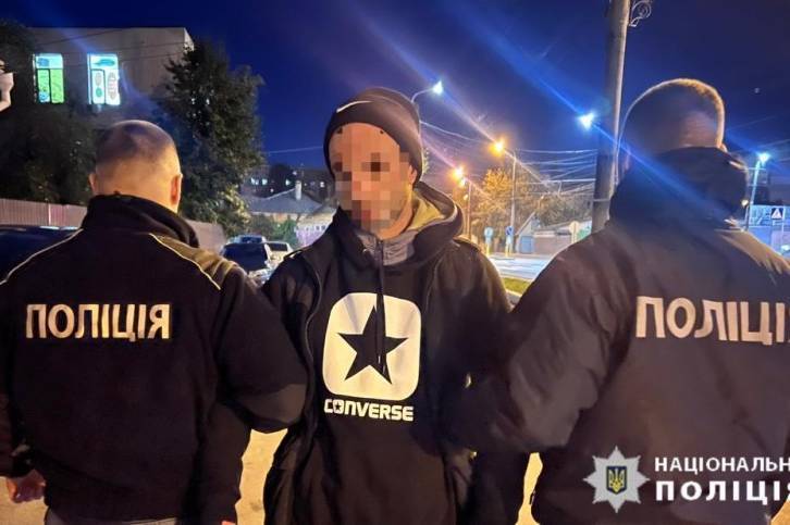 У Вінниці поліцейські затримали наркодилера, який зберігав удома амфетамін та канабіс