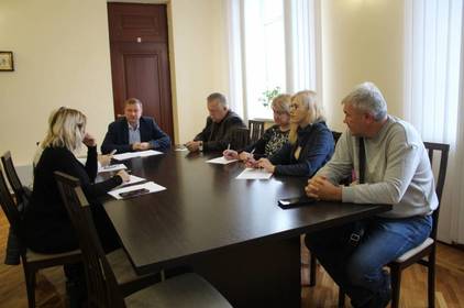Майже півтисячі педагогів та їх вихованців отримуватимуть стипендію Вінницької обласної Ради 