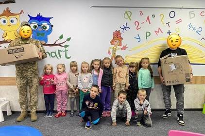 Діти з VinSmart Центрів зібрали гуманітарну допомогу для військових на передову