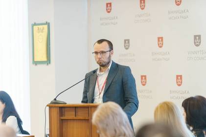 Громадській організації, яка опікується звільненими з полону військовими передали 1600 літрів пального