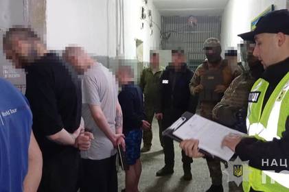 На Вінниччині група ув’язнених під приводом «продажу» деревини ошукували людей зі всієї України