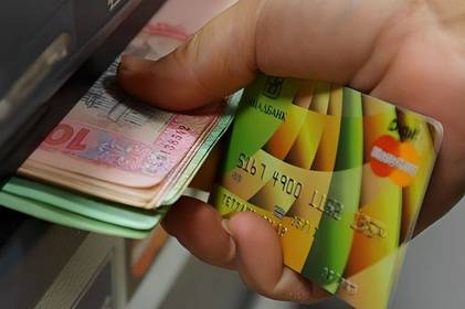 На Вінниччині поліцейські розшукали зловмисника, причетного до крадіжки грошей з банківської картки