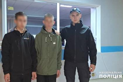 Поїхали у Дніпро заробити грошей: вінницькі поліцейські повернули двох неповнолітніх втікачів додому