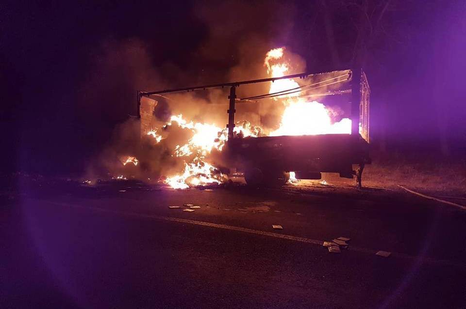 В Калинівському районі вщент згоріла вантажівка