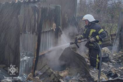 На Вінниччині ліквідовано пожежу на території приватного домоволодіння