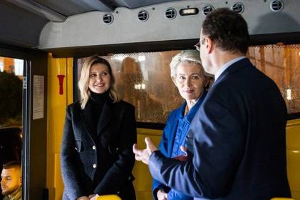 Українські громади отримали понад 370 шкільних автобусів у межах кампанії, що фінансується Єврокомісією