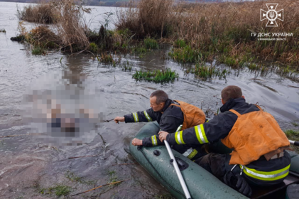 Вирішила скупатись та пішла під воду: на Вінниччині рятувальники вилучили з водойми потопельницю