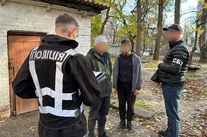 Поліція викрила угрупування, яке створювало фіктивні збори для військових та поранених дітей