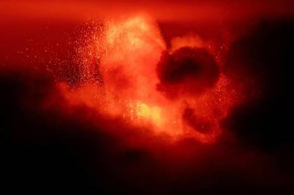 На острові Сицилія почалося активне виверження найвищого у Європі вулкана Етна (фото)