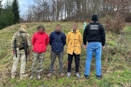 Через гори у Словаччину: на кордоні затримали чотирьох українців