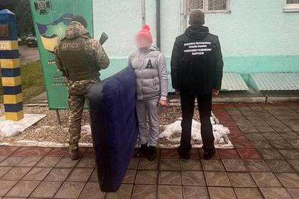 Вчетверте "штурмував" кордон, але безуспішно: прикордонники затримали чоловіка при спробі переплисти Тису Вчетверте "штурмував" кордон, але безуспішно: прикордонники затримали чоловіка при спробі переплисти Тису