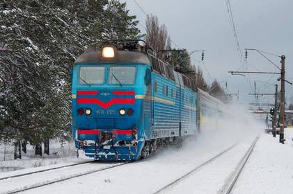 Укрзалізниця відкриває продаж квитків на нові різдвяно-новорічні поїзди: зручні маршрути до гір і назад