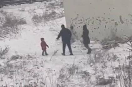 Поліція склала протокол на мешканку Рівненщини, яка штовхала сина у сніг
