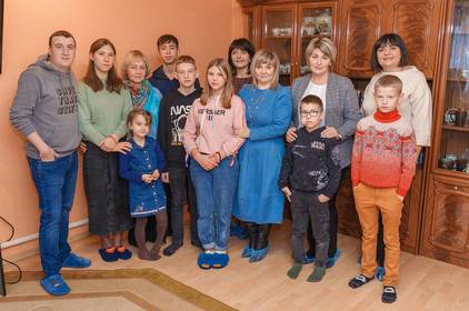 У гості до родини Крищуків: дитячий будинку сімейного типу привітали зі святами та передали корисні подарунки