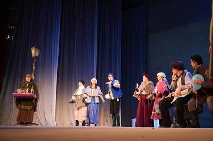 Вінницький театру ім. Садовського зібрав у своїй залі 300 дітей з вразливих категорій для перегляду вистави-мюзиклу "Снігова королева"