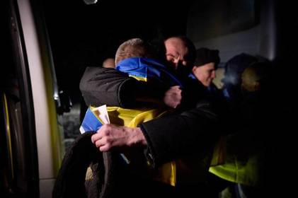 Восьмеро вінничан повернулись в Україну з полону Восьмеро вінничан повернулись в Україну з полону