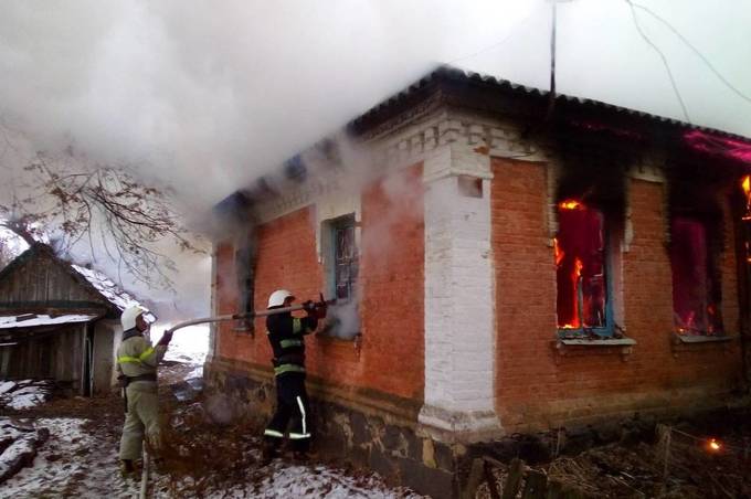 В Тиврівському районі під час пожежі в будинку загинула жінка