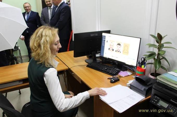 У Козятинському ЦНАПі розпочали прийом документів для оформлення ID-карток та закордонних паспортів
