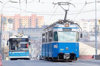 Члени сімей загиблих військових можуть безплатно їздити у транспорті Вінниці: як оформити послугу Члени сімей загиблих військових можуть безплатно їздити у транспорті Вінниці: як оформити послугу