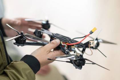 Українці можуть вдома створювати FPV-дрони: як це зробити