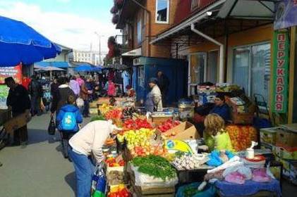 Вінничани пропонують заборонити торгівлю з землі та провести позапланову перевірку Привокзального ринку