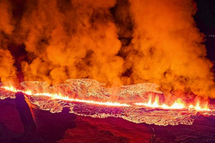В Ісландії вже вдруге за місяць відбувається виверження вулкану: рівень тривоги піднято до найвищого (фото)