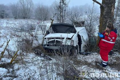 На Вінниччині у ДТП загинули двоє людей, ще один чоловік травмувався: деталі смертельної аварії