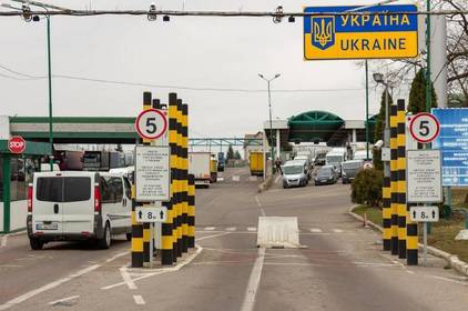 Міністр інфраструктури Польщі передбачає зникнення черг з вантажівок за кілька днів: детально