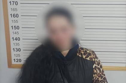 Передала ув’язненому наркотики, заховані у картоплі: у Вінниці поліцейські затримали 32-річну вінничанку