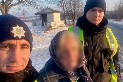 На Вінниччині врятували пенсіонерку, яка впала у сніг та ледь не замерзла На Вінниччині врятували пенсіонерку, яка впала у сніг та ледь не замерзла