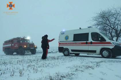 З'їхала з проїжджої частини дороги у кювет: рятувальники допомогли бригаді екстреної медичної допомоги