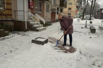 Двох керівників ОСББ оштрафували за невчасне прибирання снігу