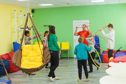 У Вінниці працює підлітковий клуб «VinSmart», де займаються дітки з особливими потребами
