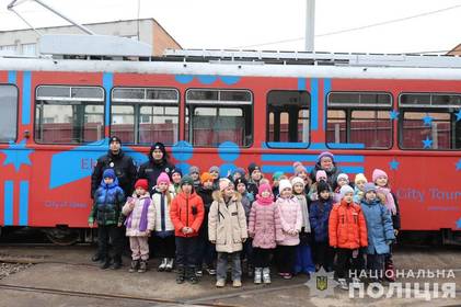 Відвідали депо та покатались на екскурсійному трамваї: у Вінниці організували екскурсію для школярів