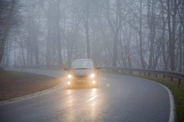 До уваги водіїв: синоптики попереджають про туман та ожеледь