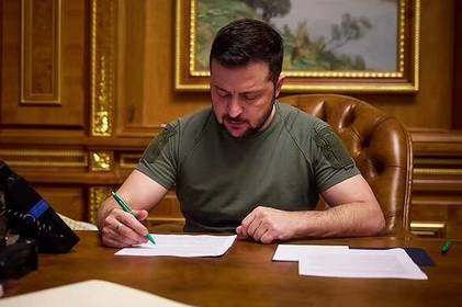 Президент України підписав закон про збереження репродуктивних клітин військових