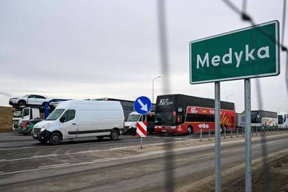Польські протестувальники заблокували рух пасажирських автобусів на одному з пунктів пропуску Польські протестувальники заблокували рух пасажирських автобусів на одному з пунктів пропуску