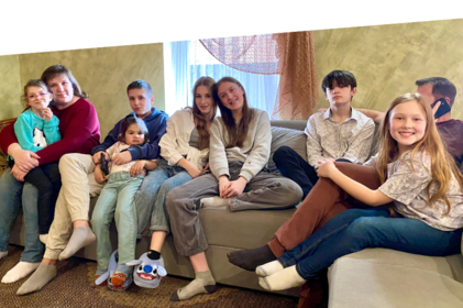 «Кожна дитина повинна мати сім’ю»:  історія прийомної родини Житників з Вінниці, в якій виховують шестеро дітей