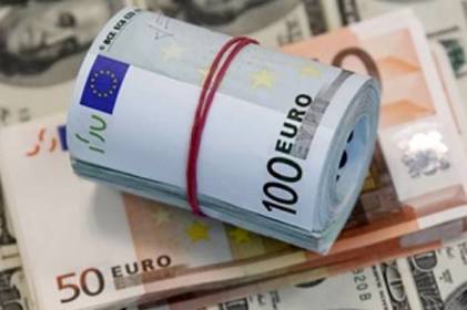 Скільки коштує валюта сьогодні: курс євро, долара та злотого