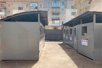 Екологія. У Вінниці, на Київській, виконують капремонт контейнерного майданчика на 15 баків