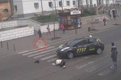У Вінниці авто збило жінку на пішохідному переході: подробиці