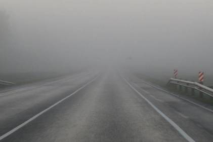 До уваги водіїв: синоптики попереджають про туман та ожеледицю