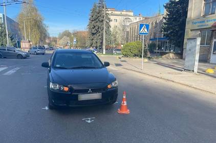 На пішохідному переході по вулиці Стрілецькій збили жінку: подробиці На пішохідному переході по вулиці Стрілецькій збили жінку: подробиці